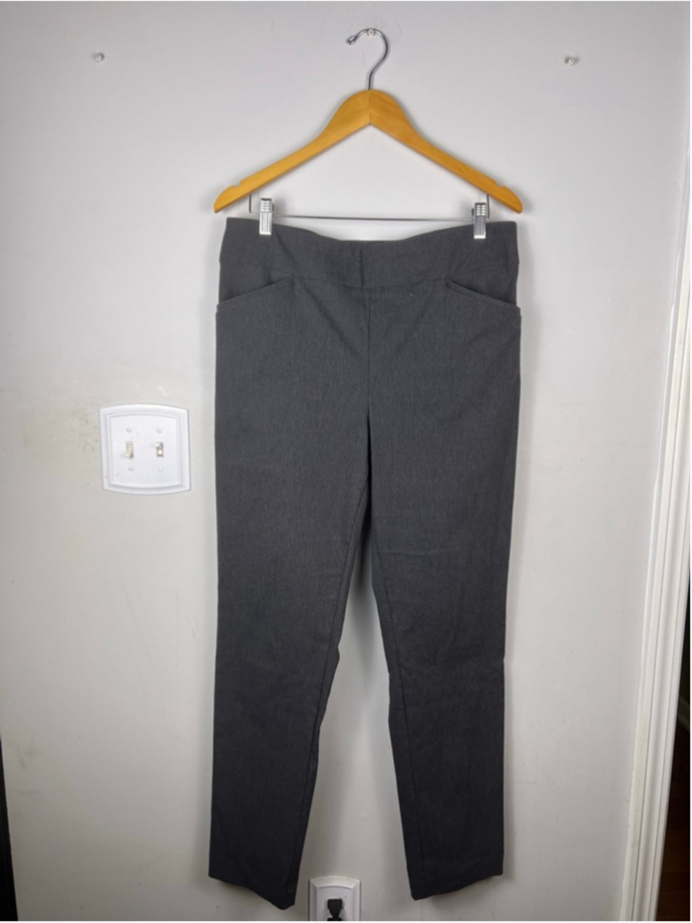 Chico’s Perfect Stretch Gray Pull-On Pants Size 2 (L) Office Work Minimalist